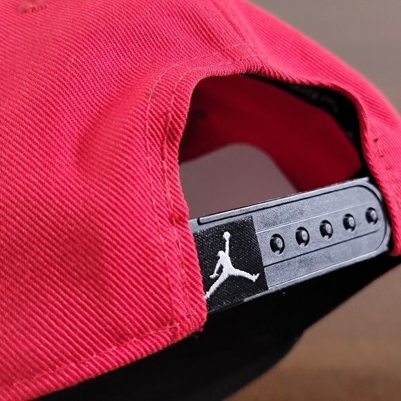 Air Jordan 1 Retro OG Bred Hat Cap Red Black Snap - Picture 8 of 9